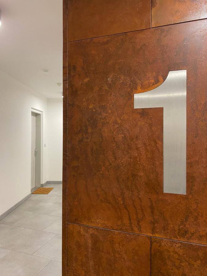 Lia Apartman - Private Parking Pressburg Exterior foto
