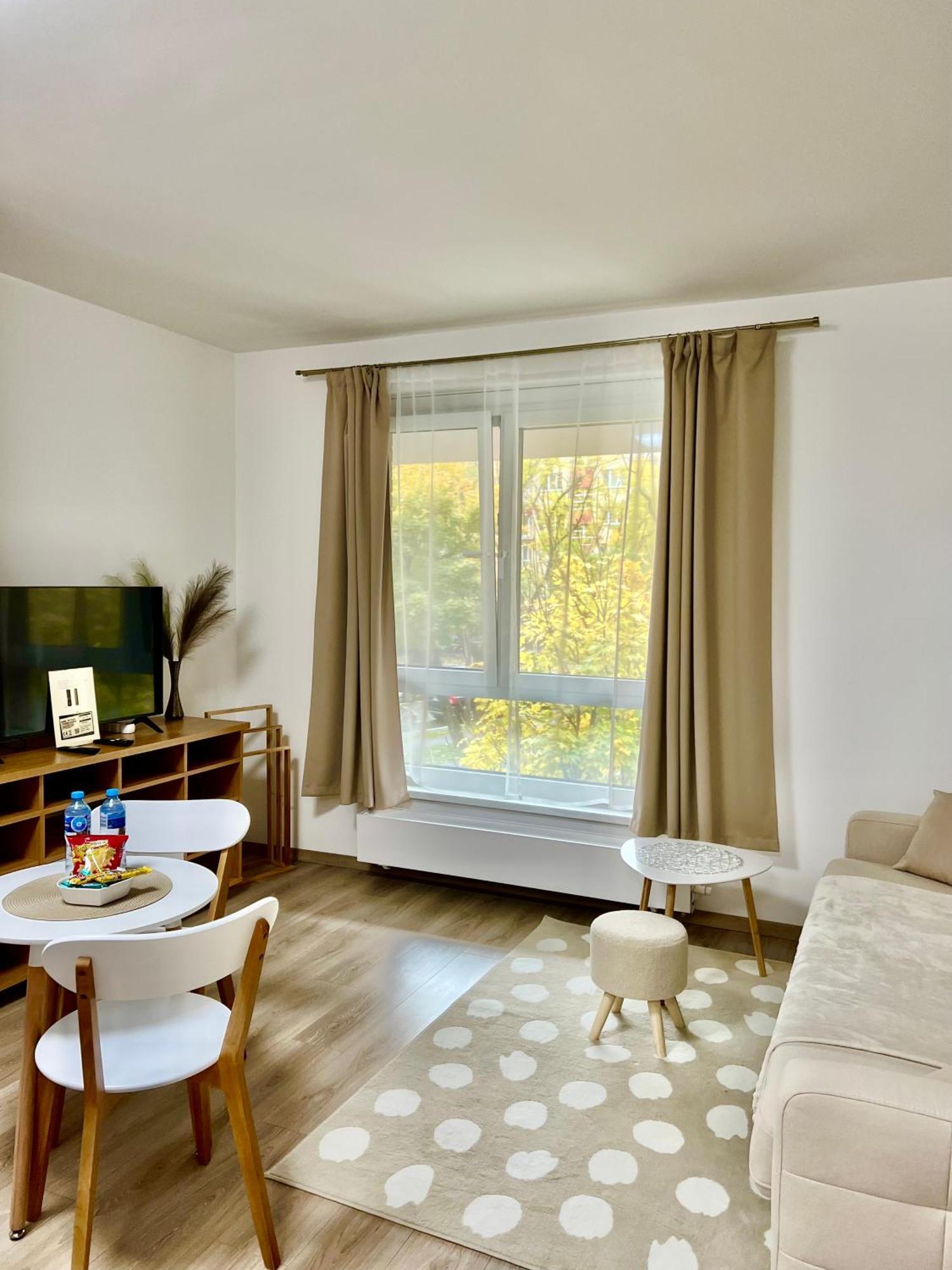 Lia Apartman - Private Parking Pressburg Exterior foto