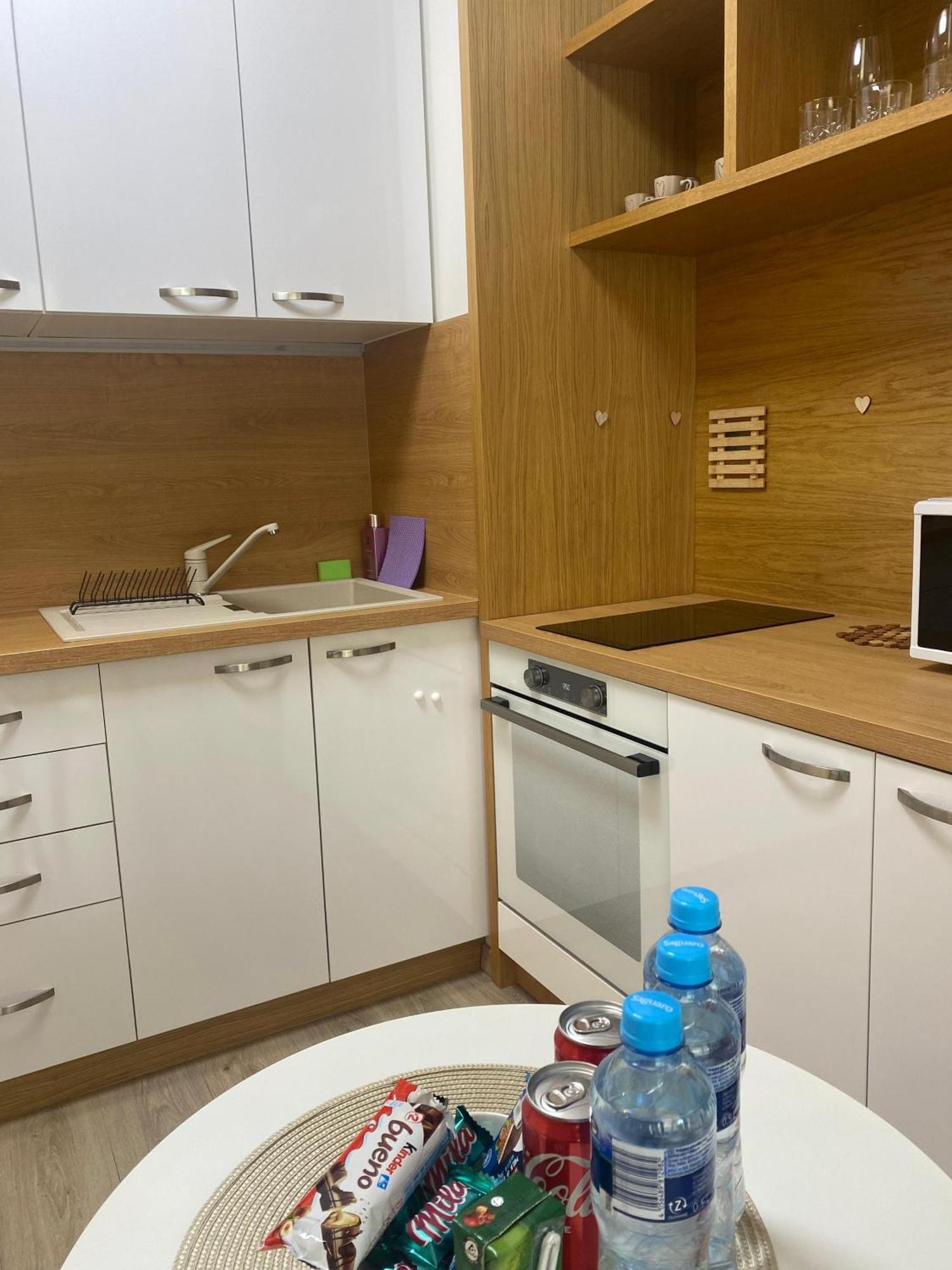 Lia Apartman - Private Parking Pressburg Exterior foto